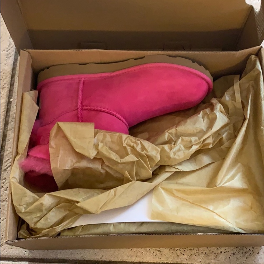 Kids pink “bailey bow” uggs